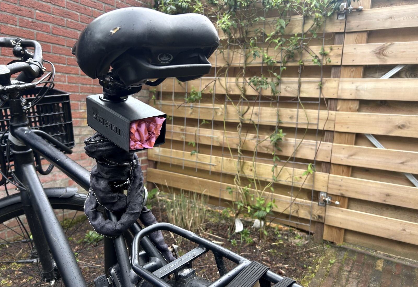 SeatShell gemonteerd op een fiets